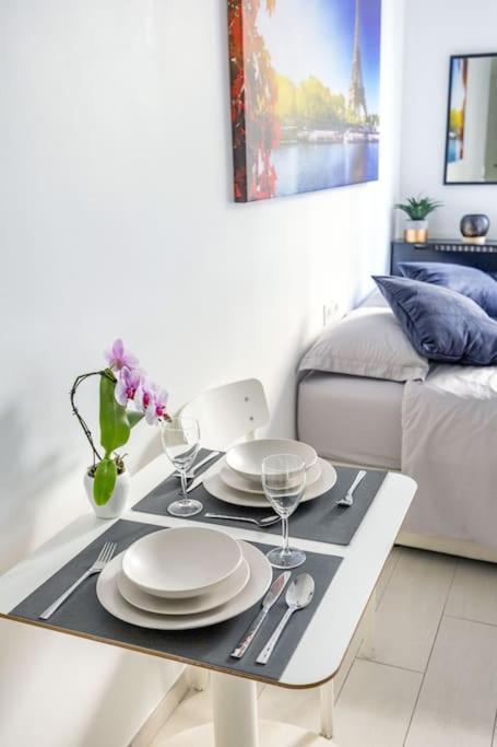 פריז Cozy Studio Near The Eiffel Tower מראה חיצוני תמונה